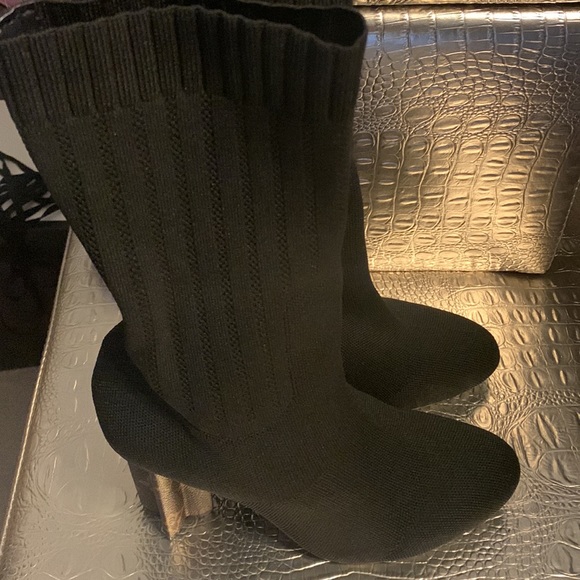 Fashion designer inspired fits 6.5 or 7 - Picture 3 of 5